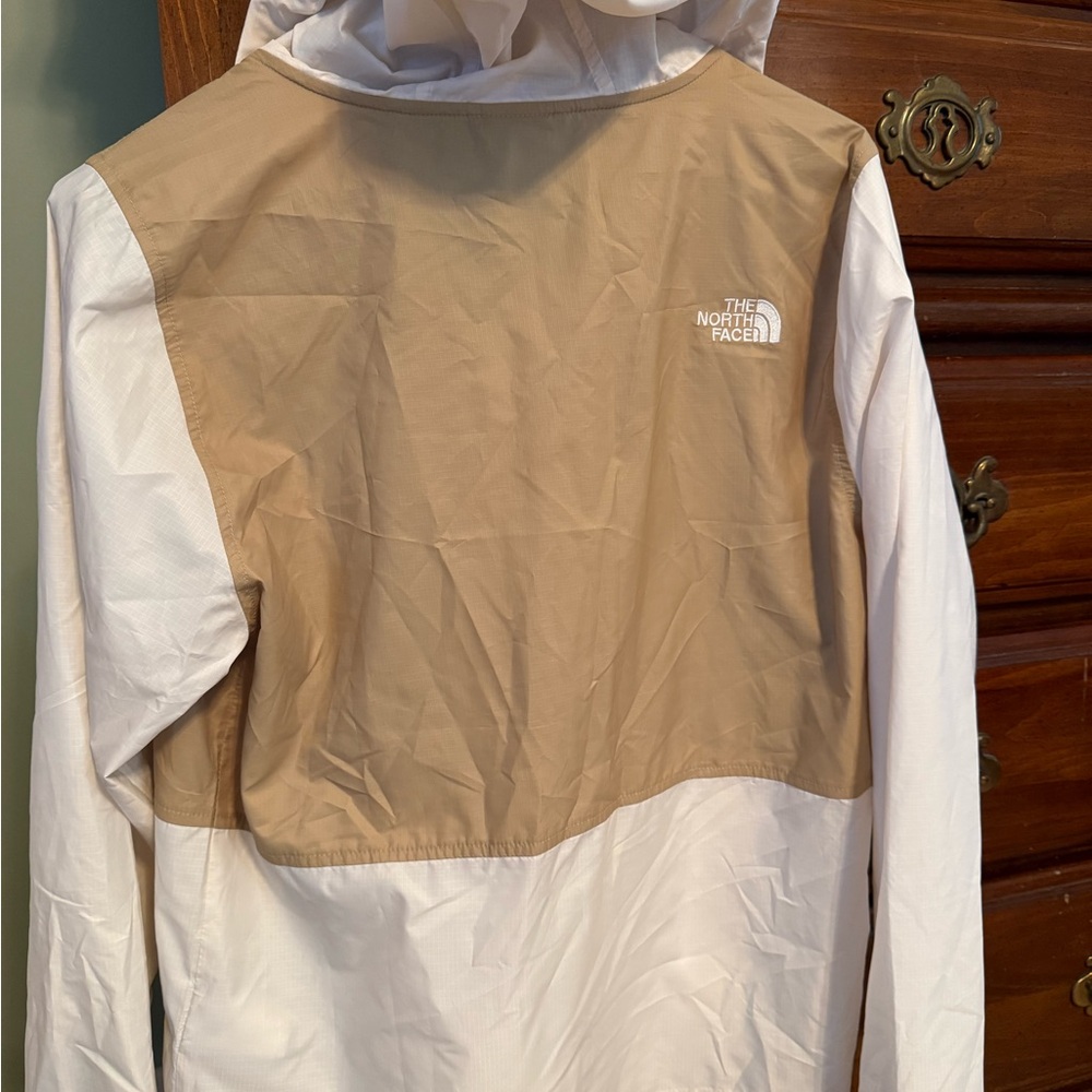 The North Face Women's Beige and White lightweight shell - Picture 2 of 7